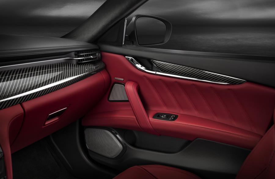 Детали интерьера Maserati Quattroporte GTS GranSport (M156) 2018 года  (NA) (фото 26 из 28)